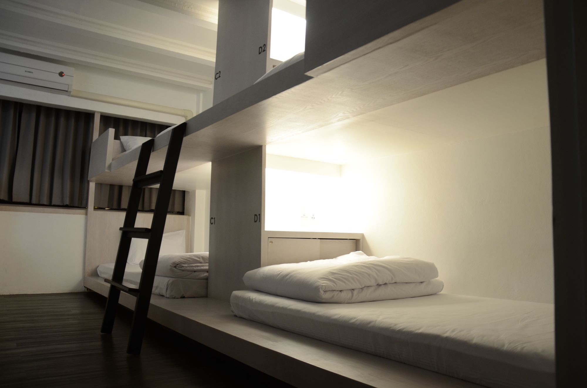 3 Howw Hostel At Sukhumvit 21 Bangkok Exterior photo